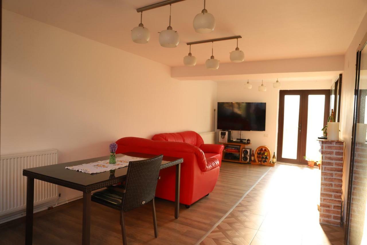Upstairs Residence Târgu Jiu Dış mekan fotoğraf