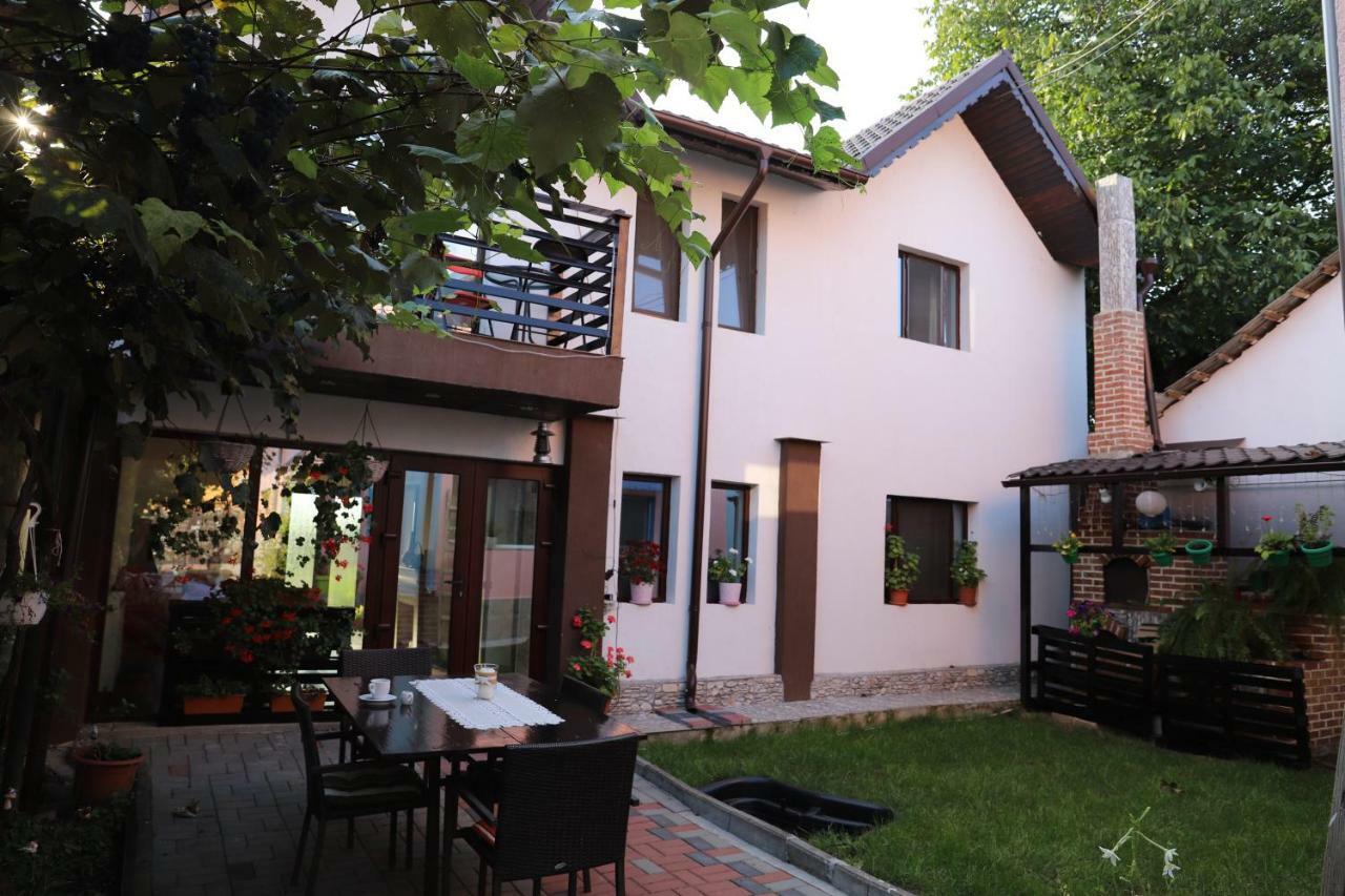 Upstairs Residence Târgu Jiu Dış mekan fotoğraf