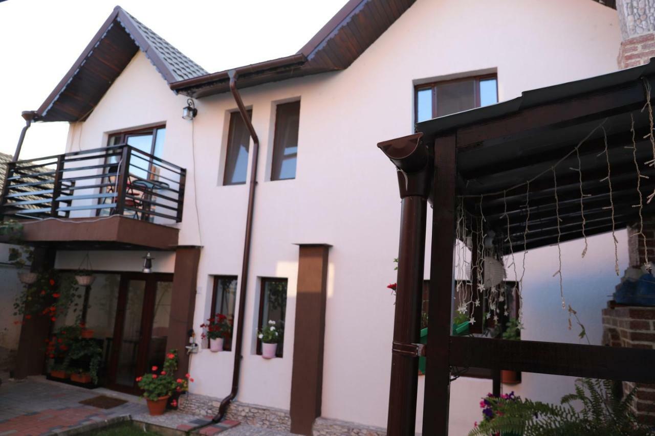 Upstairs Residence Târgu Jiu Dış mekan fotoğraf